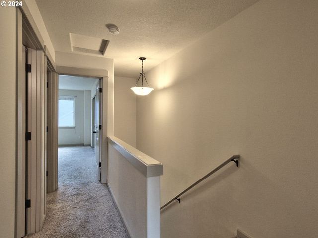 7728 Ne JULIE ANN Ln, Hillsboro, OR 97124