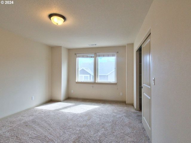 7728 Ne JULIE ANN Ln, Hillsboro, OR 97124