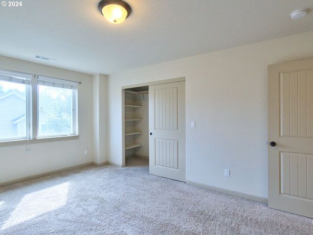 7728 Ne JULIE ANN Ln, Hillsboro, OR 97124