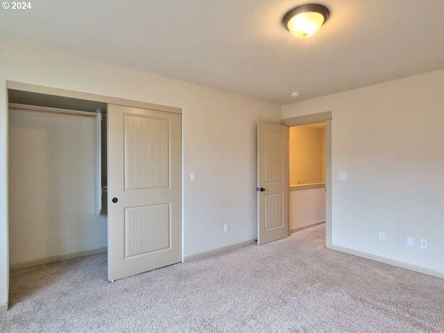 7728 Ne JULIE ANN Ln, Hillsboro, OR 97124