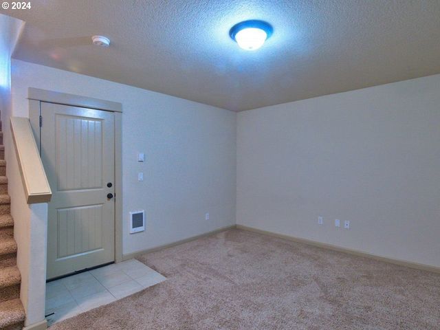 7728 Ne JULIE ANN Ln, Hillsboro, OR 97124