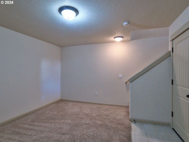 7728 Ne JULIE ANN Ln, Hillsboro, OR 97124