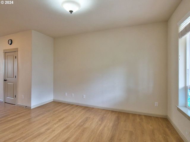 7728 Ne JULIE ANN Ln, Hillsboro, OR 97124