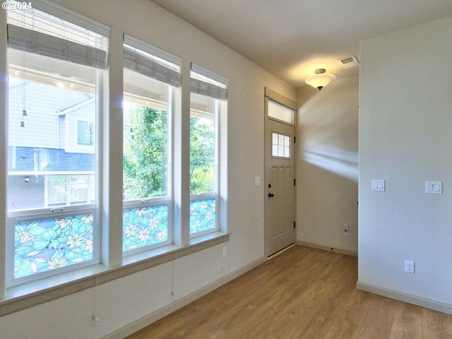 7728 Ne JULIE ANN Ln, Hillsboro, OR 97124