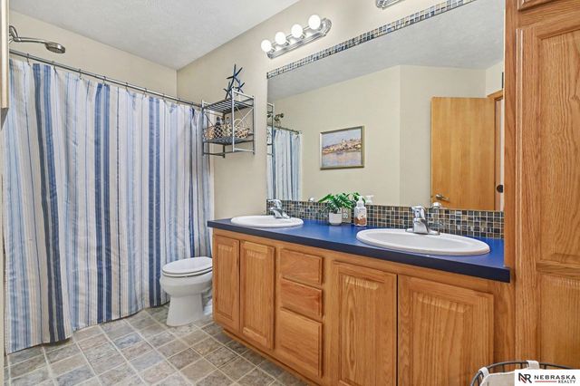 9433 2nd Street, Firth, NE 68358