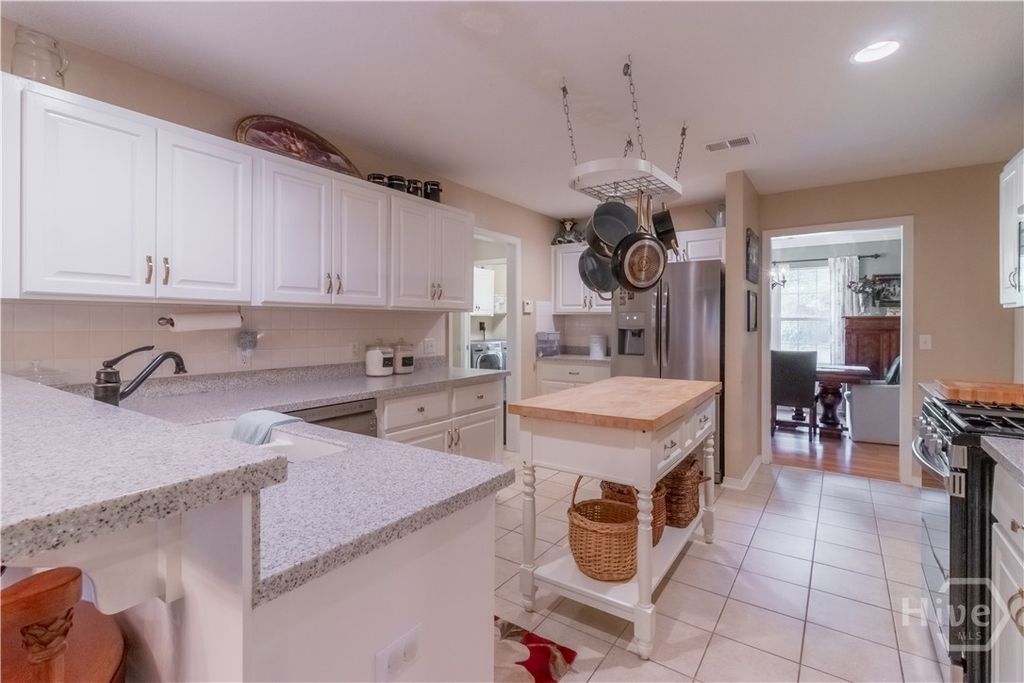 Image 16 of property listing at 112 Mill Hill Road, Richmond Hill, GA 31324