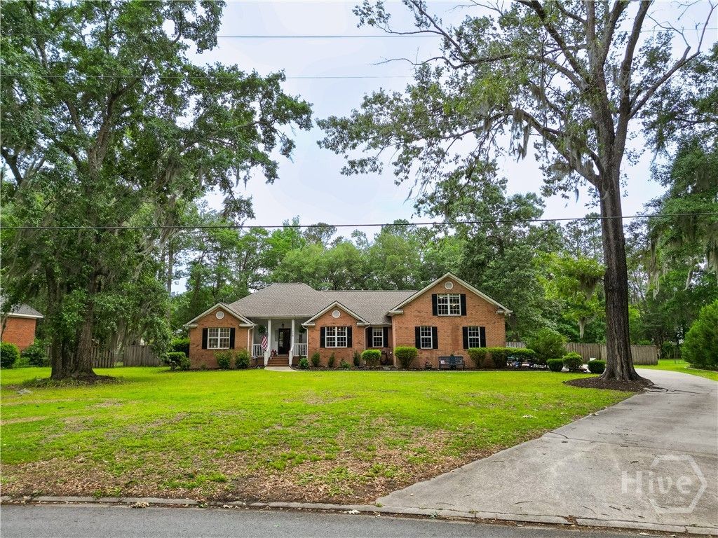 Image 3 of property listing at 112 Mill Hill Road, Richmond Hill, GA 31324
