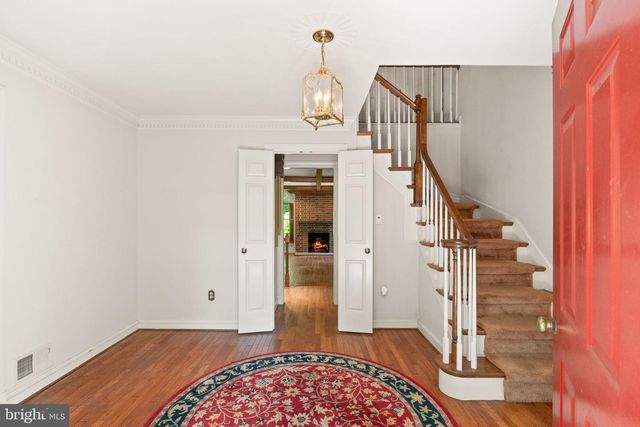 4560 LYNN FOREST DR, Gainesville, VA 20155