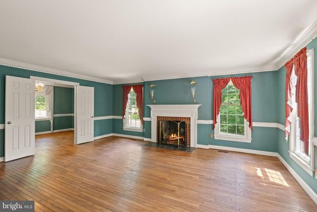 4560 LYNN FOREST DR, Gainesville, VA 20155