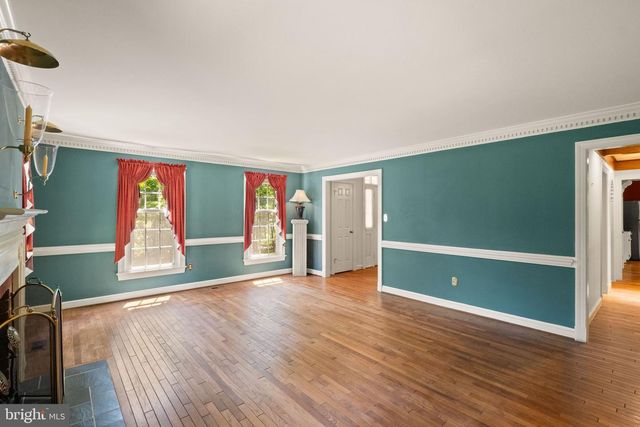 4560 LYNN FOREST DR, Gainesville, VA 20155
