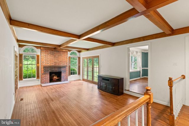 4560 LYNN FOREST DR, Gainesville, VA 20155