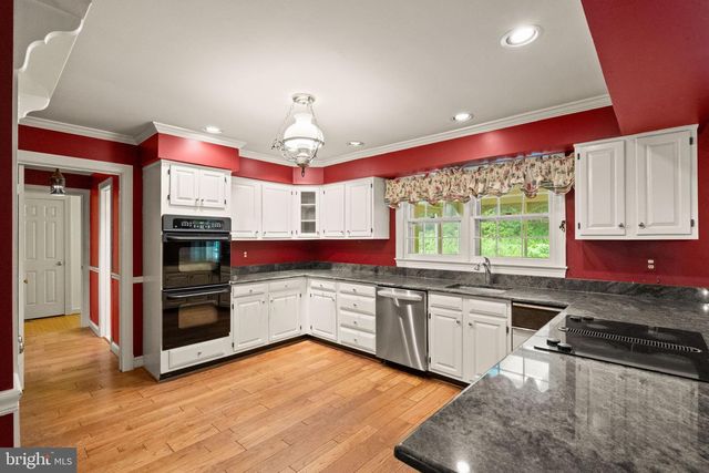 4560 LYNN FOREST DR, Gainesville, VA 20155