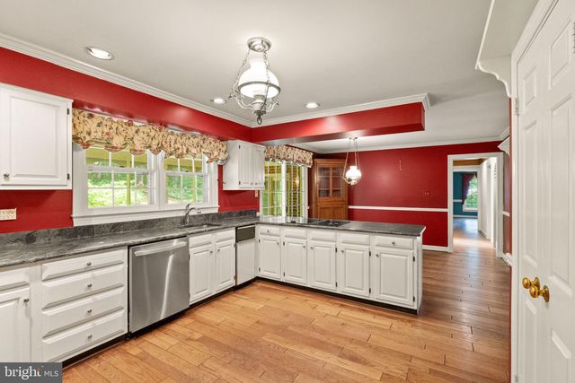 4560 LYNN FOREST DR, Gainesville, VA 20155