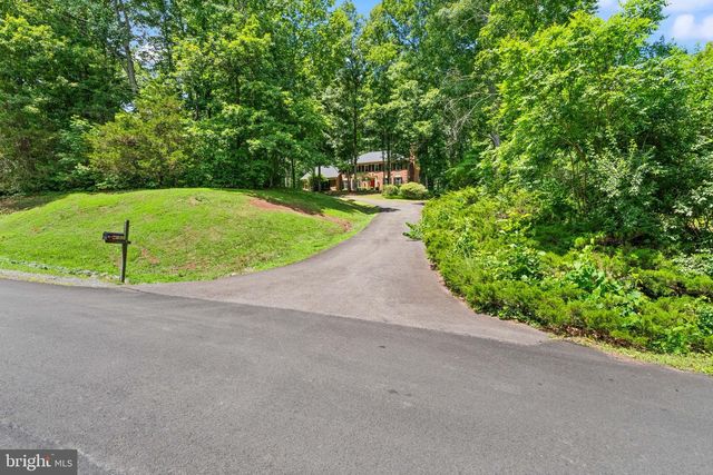 4560 LYNN FOREST DR, Gainesville, VA 20155