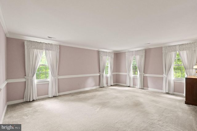 4560 LYNN FOREST DR, Gainesville, VA 20155