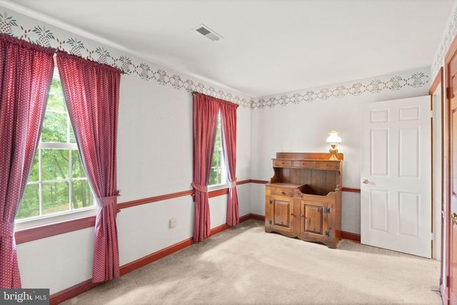 4560 LYNN FOREST DR, Gainesville, VA 20155
