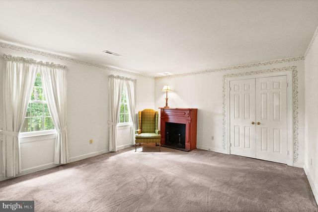 4560 LYNN FOREST DR, Gainesville, VA 20155
