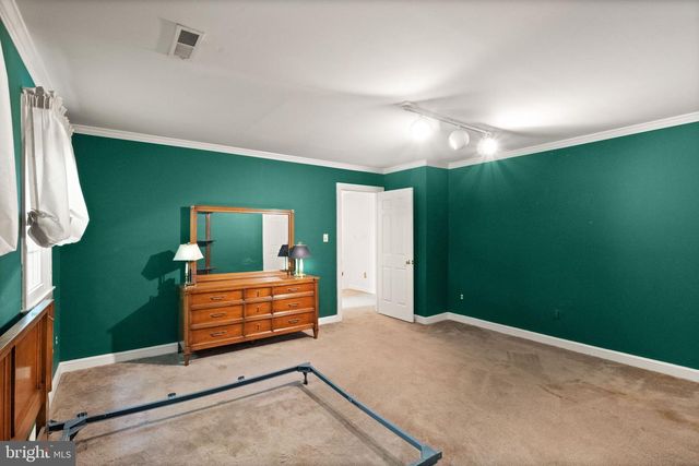 4560 LYNN FOREST DR, Gainesville, VA 20155