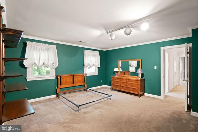 4560 LYNN FOREST DR, Gainesville, VA 20155