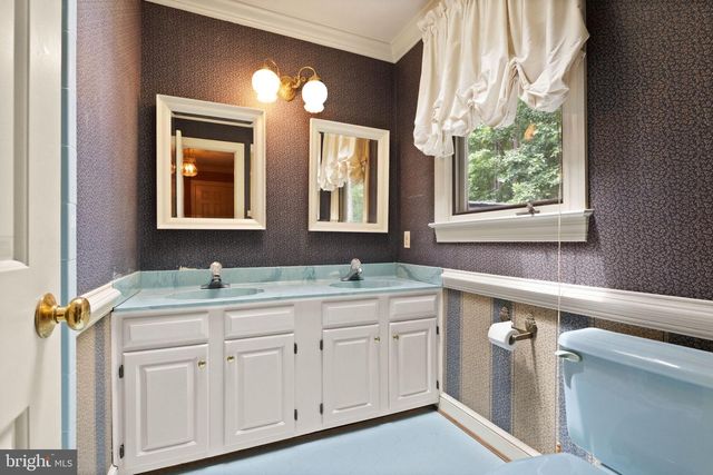 4560 LYNN FOREST DR, Gainesville, VA 20155