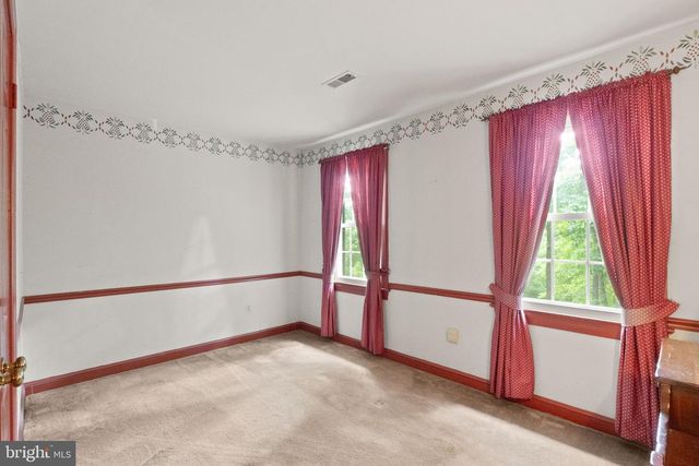 4560 LYNN FOREST DR, Gainesville, VA 20155
