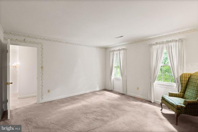 4560 LYNN FOREST DR, Gainesville, VA 20155