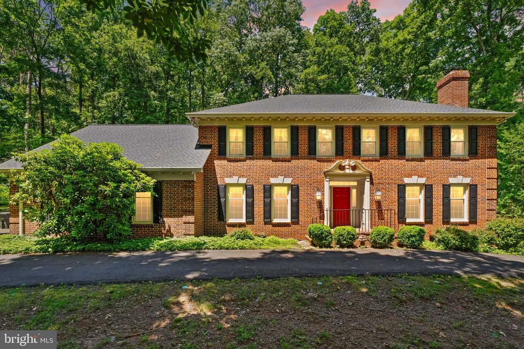 4560 LYNN FOREST DR, Gainesville, VA 20155