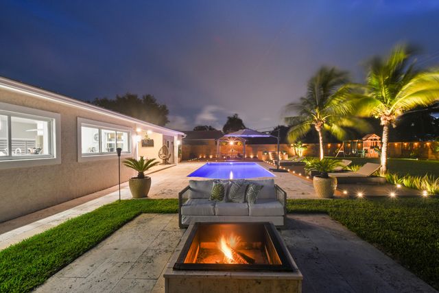 7101 W Lake Drive, Lake Clarke Shores, FL 33406