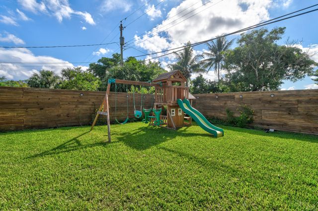 7101 W Lake Drive, Lake Clarke Shores, FL 33406