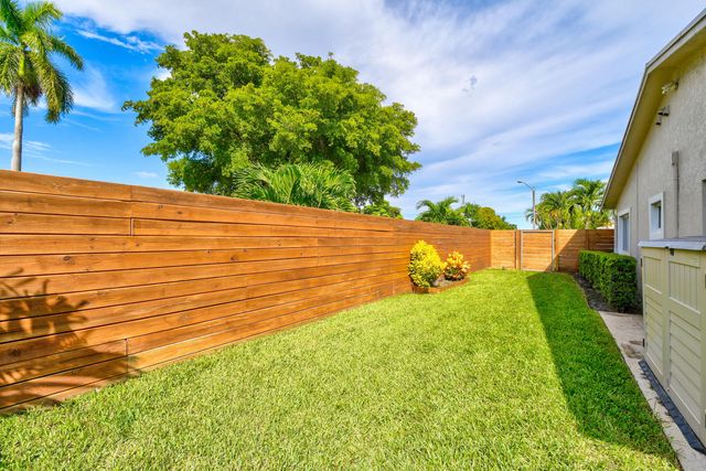 7101 W Lake Drive, Lake Clarke Shores, FL 33406