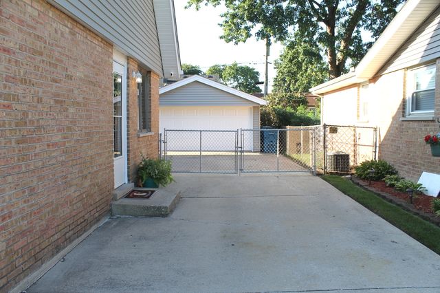 5237 Pleasant Lane, Crestwood, IL 60418