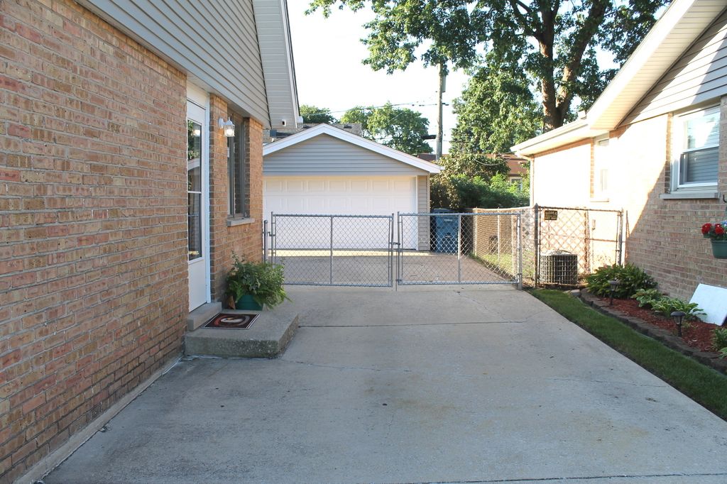 5237 Pleasant Lane, Crestwood, IL 60418 — photo 3