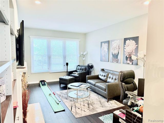 7288 Simsbury Dr. Drive 24, West Bloomfield, MI 48322