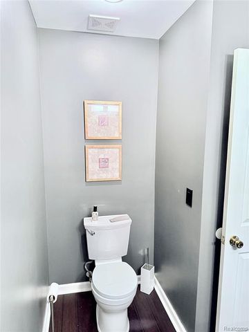 7288 Simsbury Dr. Drive 24, West Bloomfield, MI 48322