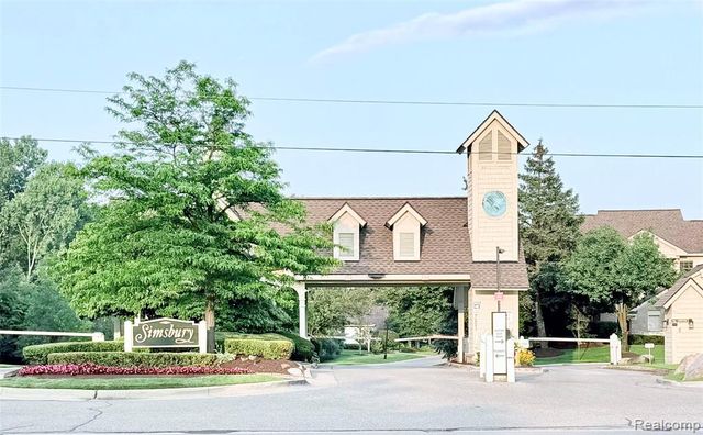 7288 Simsbury Dr. Drive 24, West Bloomfield, MI 48322