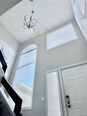 7288 Simsbury Dr. Drive 24, West Bloomfield, MI 48322