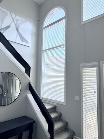 7288 Simsbury Dr. Drive 24, West Bloomfield, MI 48322