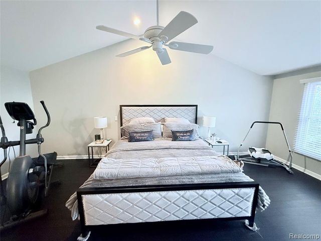 7288 Simsbury Dr. Drive 24, West Bloomfield, MI 48322