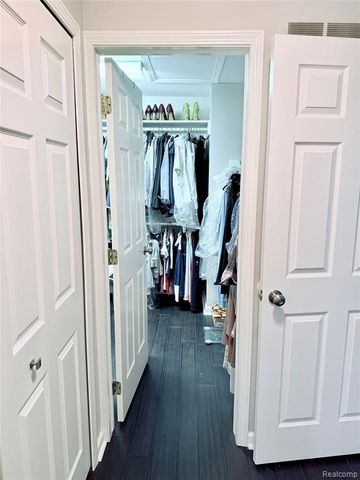 7288 Simsbury Dr. Drive 24, West Bloomfield, MI 48322