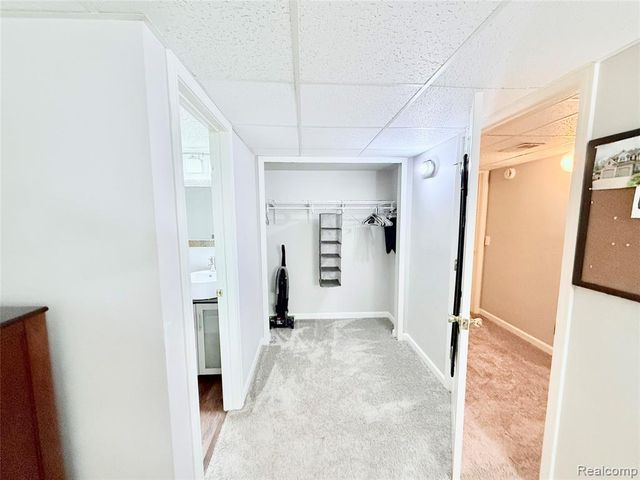 7288 Simsbury Dr. Drive 24, West Bloomfield, MI 48322