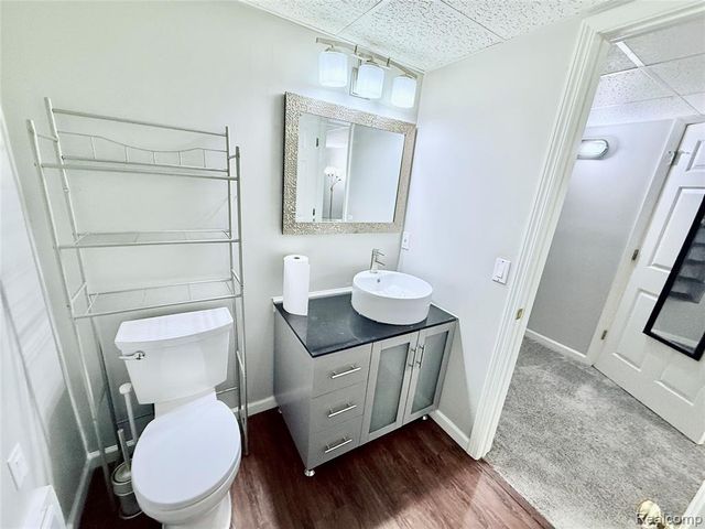 7288 Simsbury Dr. Drive 24, West Bloomfield, MI 48322