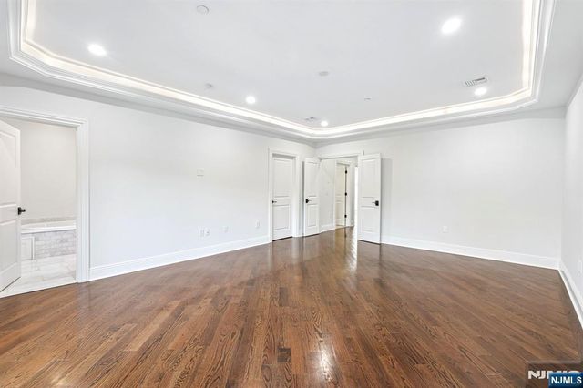 6 Marquis Court, Edgewater, NJ 07020