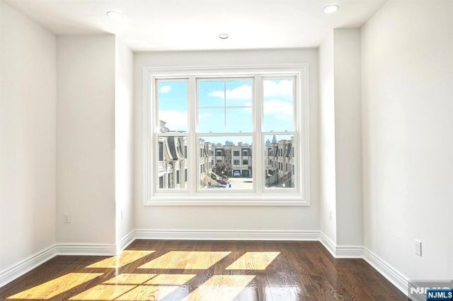 6 Marquis Court, Edgewater, NJ 07020