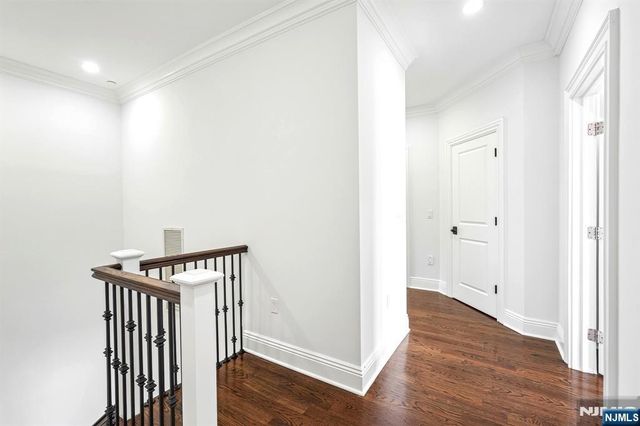 6 Marquis Court, Edgewater, NJ 07020