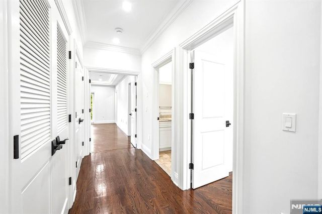 6 Marquis Court, Edgewater, NJ 07020