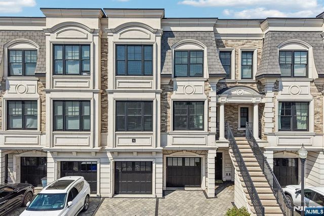 6 Marquis Court, Edgewater, NJ 07020