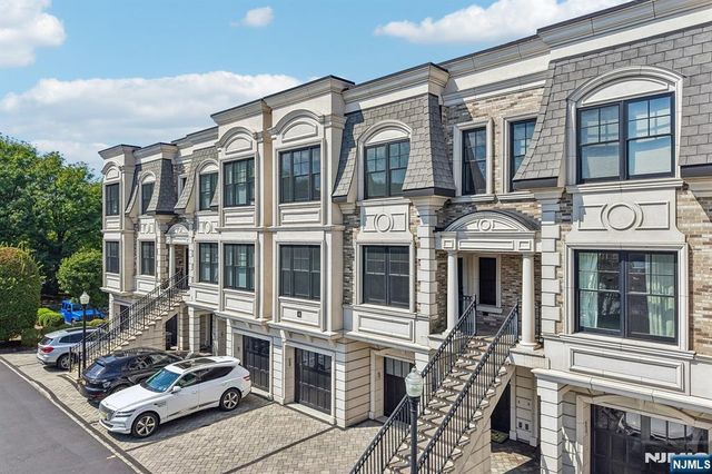 6 Marquis Court, Edgewater, NJ 07020
