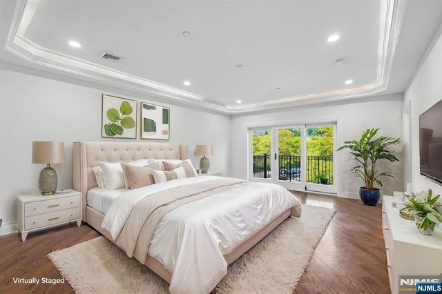6 Marquis Court, Edgewater, NJ 07020