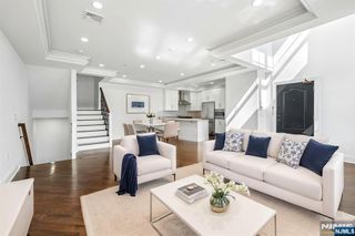 6 Marquis Court, Edgewater, NJ 07020