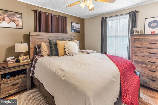 1570 NADENBOUSCH LN, Inwood, WV 25428